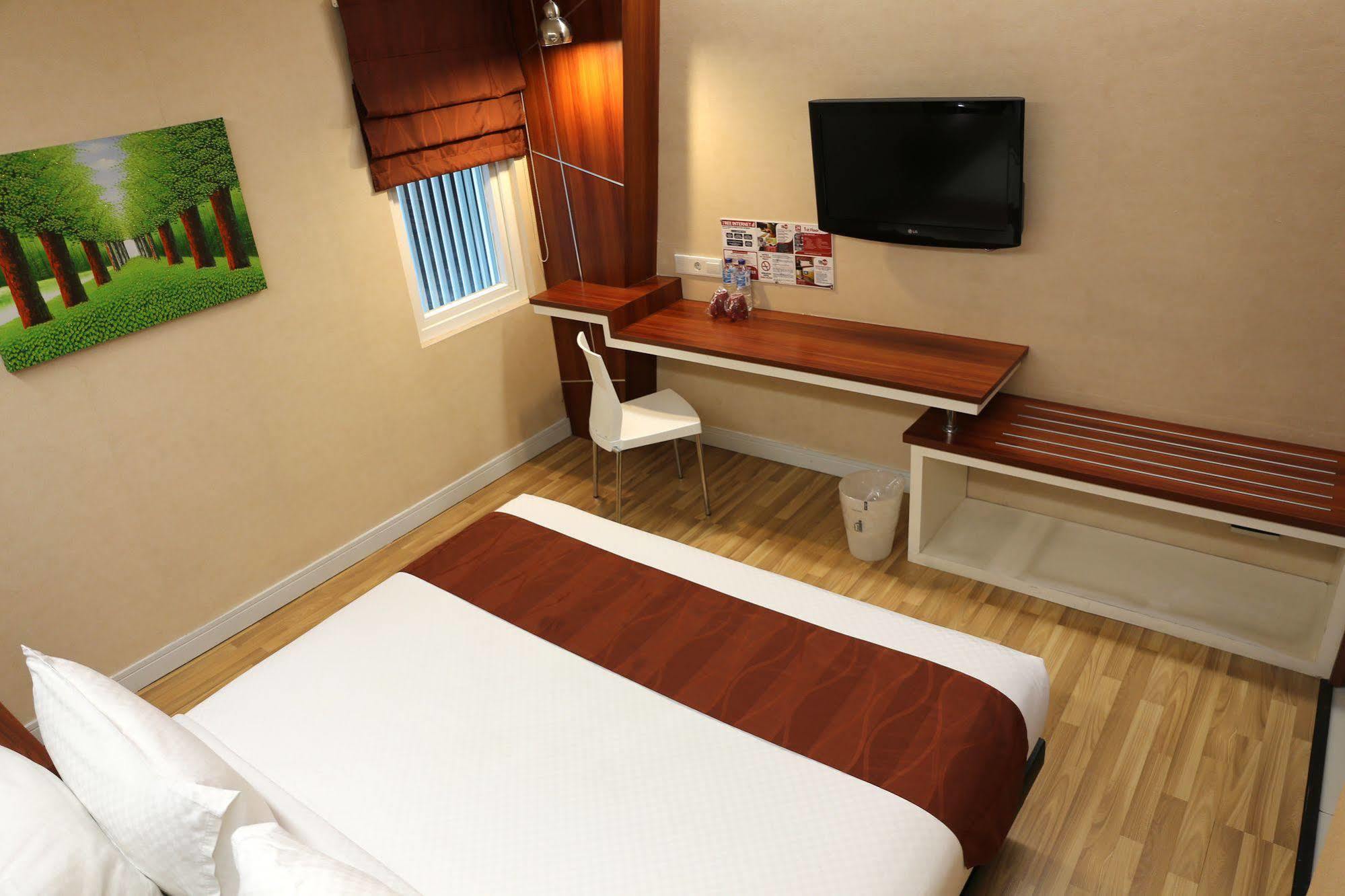 Citihub Hotel Yogyakarta Exterior photo